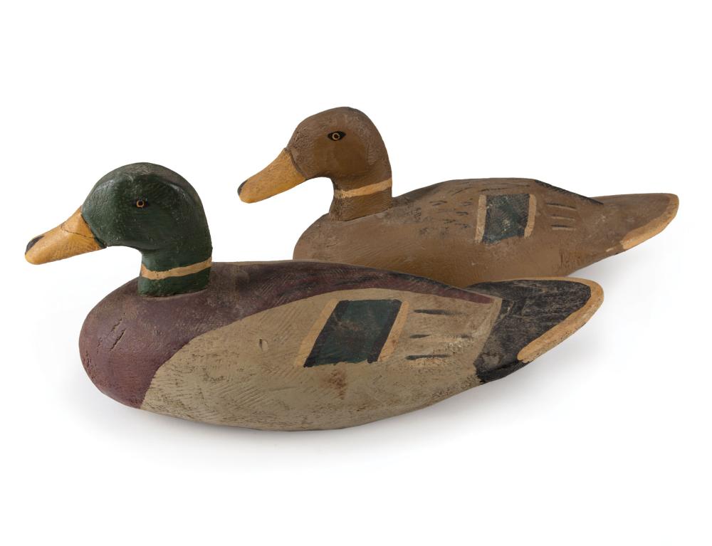 PAIR OF LOUISIANA CARVED DUCK DECOYSPair 31c847