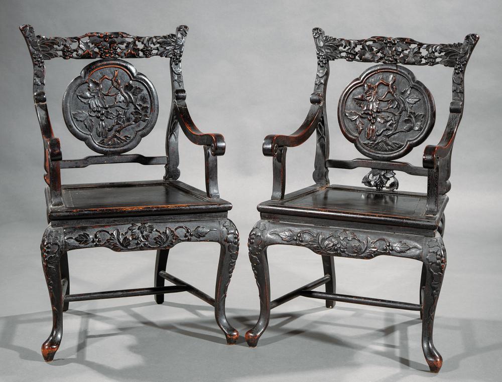 PAIR OF CHINESE CARVED AND EBONIZED 31c9d7