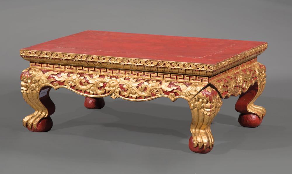 ASIAN GILT AND LACQUERED LOW TABLEAsian 31cab0