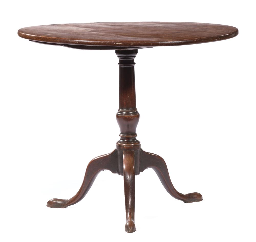 AMERICAN MAHOGANY TILT-TOP TEA TABLEAmerican