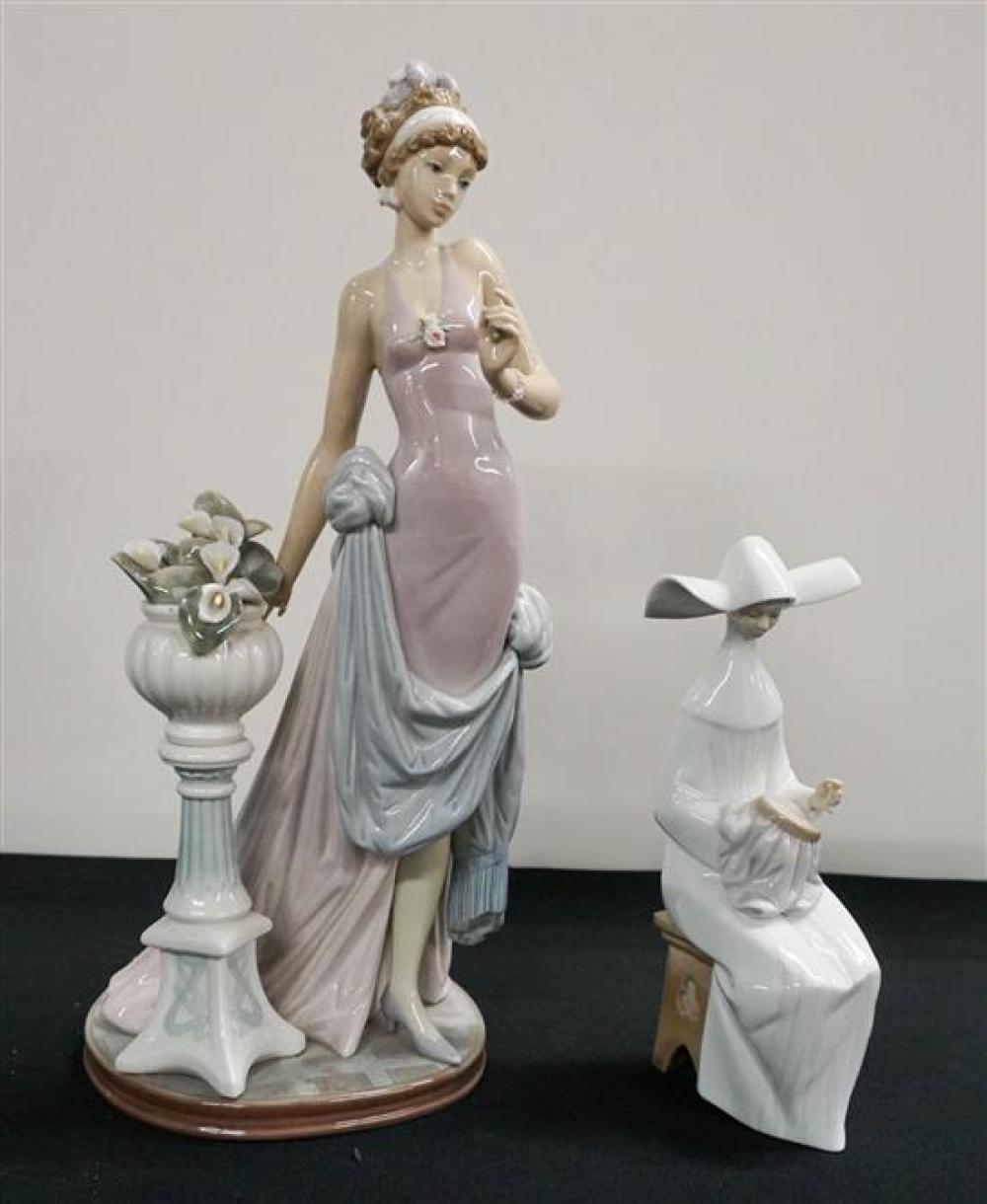 TWO LLADRO PORCELAIN FIGURES ONE 31f5a2