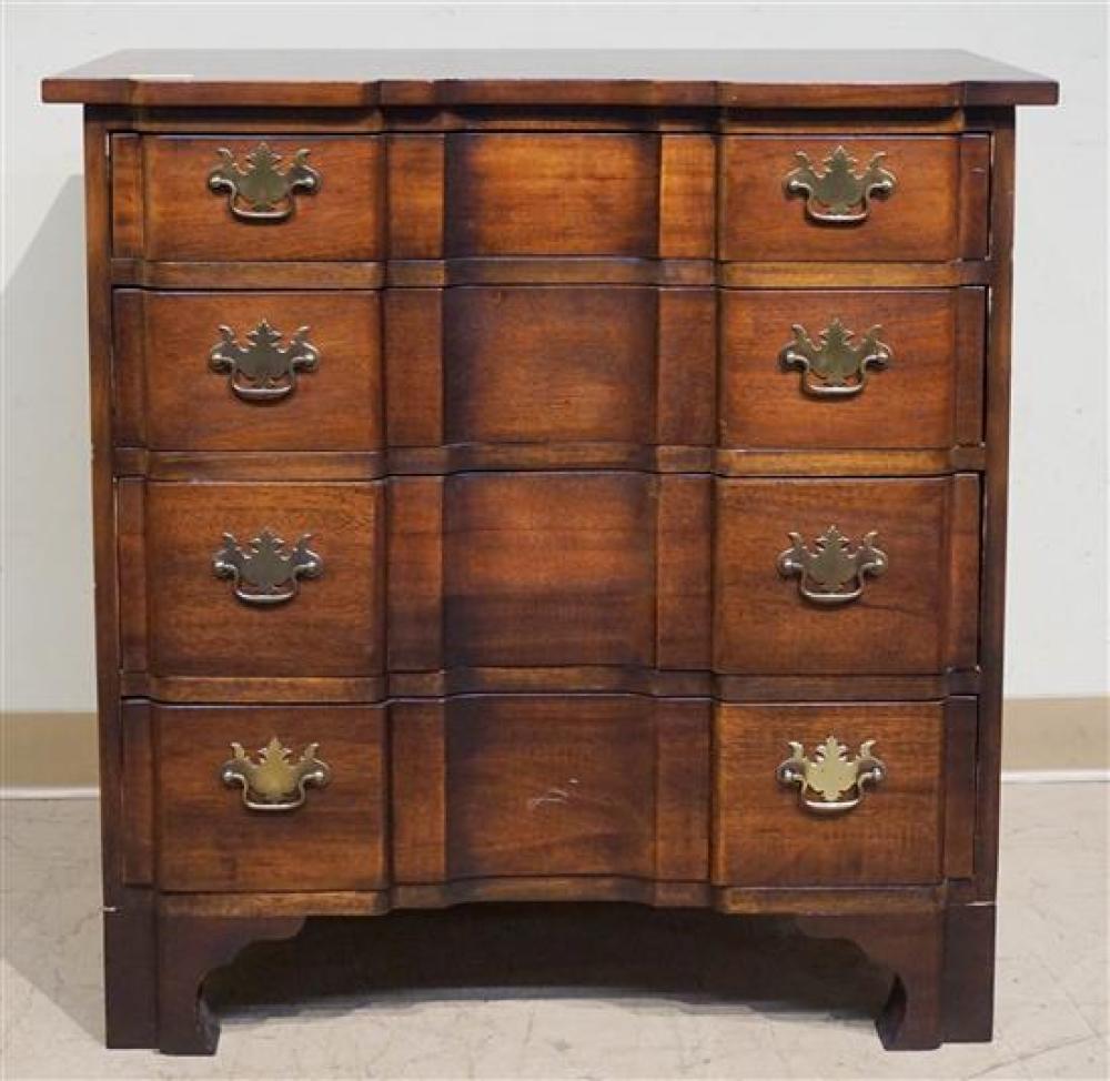 CHIPPENDALE STYLE MAHOGANY BLOCK FRONT 31f673