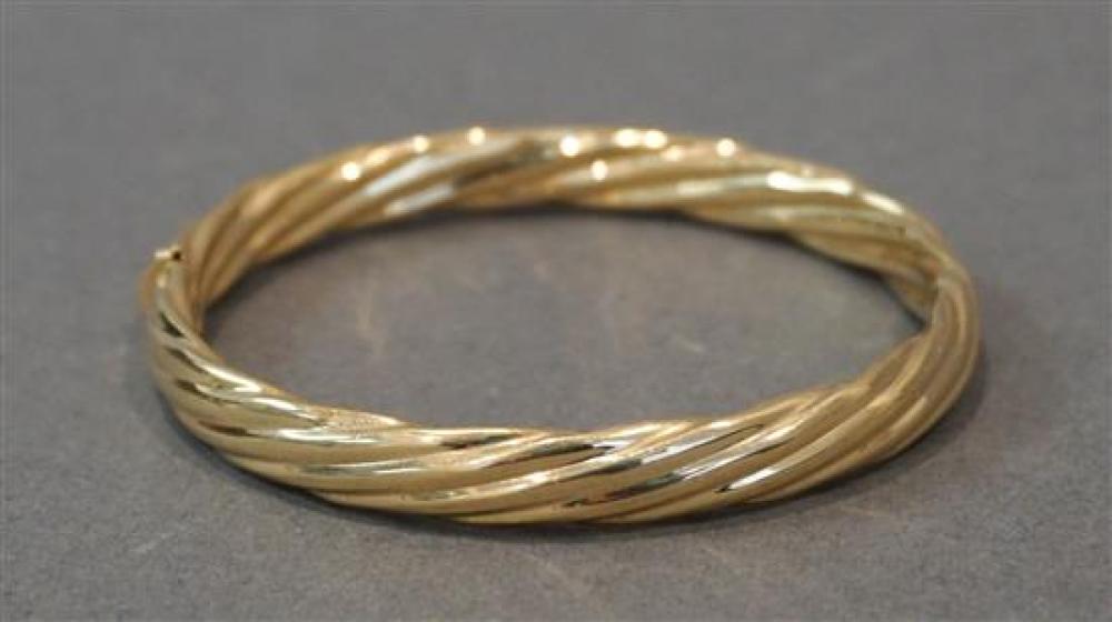 ITALIAN 14 KARAT YELLOW GOLD BANGLE 31f6b0