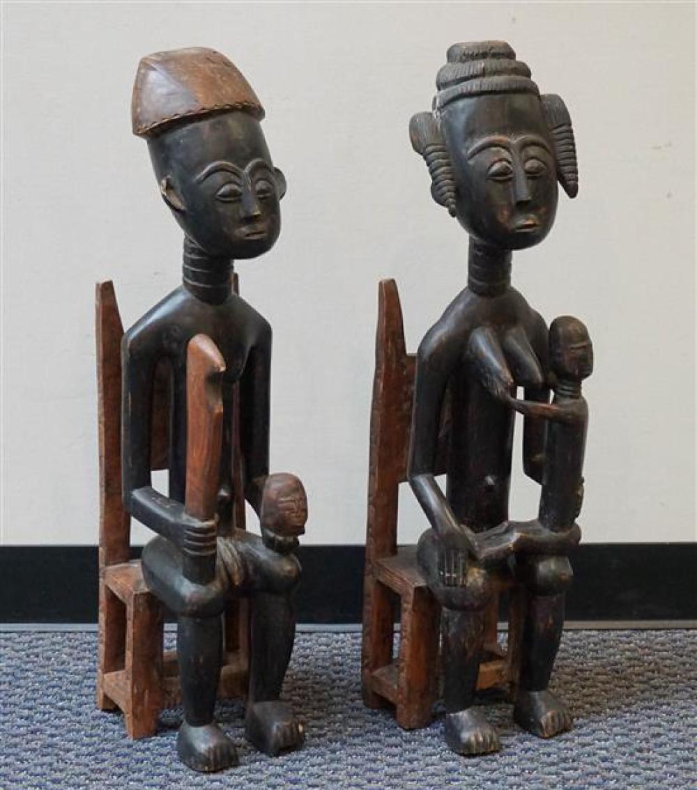 AFRICAN CARVED FIGURE OF A SEATED 31f7d3