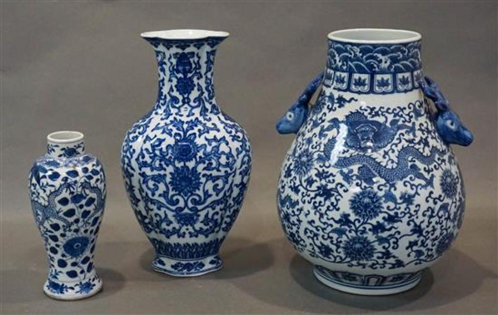 THREE CHINESE BLUE AND WHITE PORCELAIN 31f84b