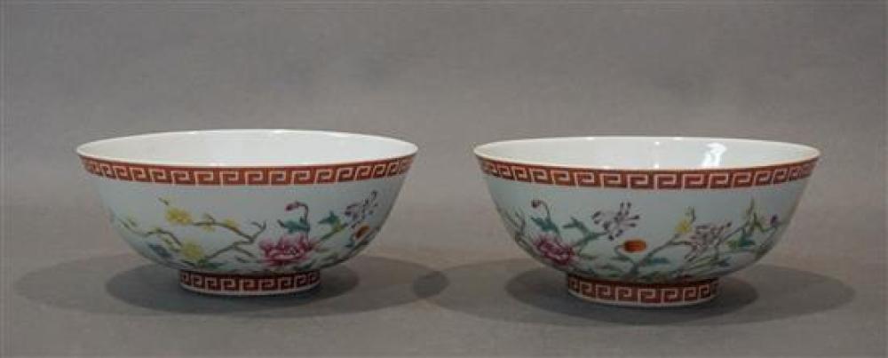 PAIR OF CHINESE FAMILLE ROSE  31f851