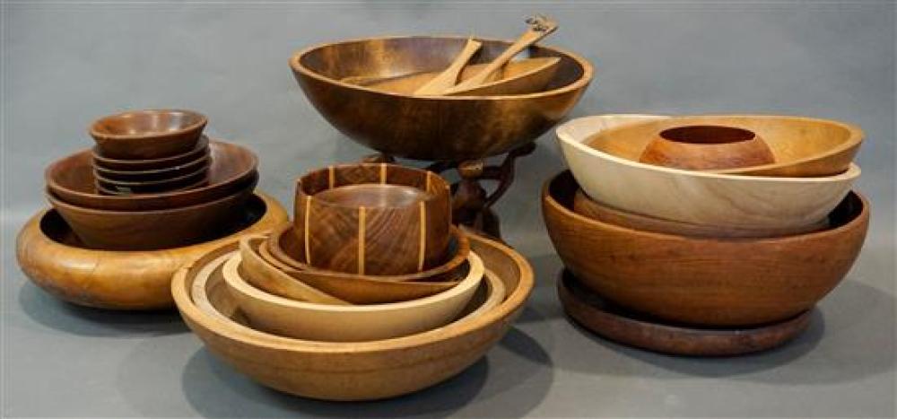 COLLECTION OF TURNED WOOD BOWLS