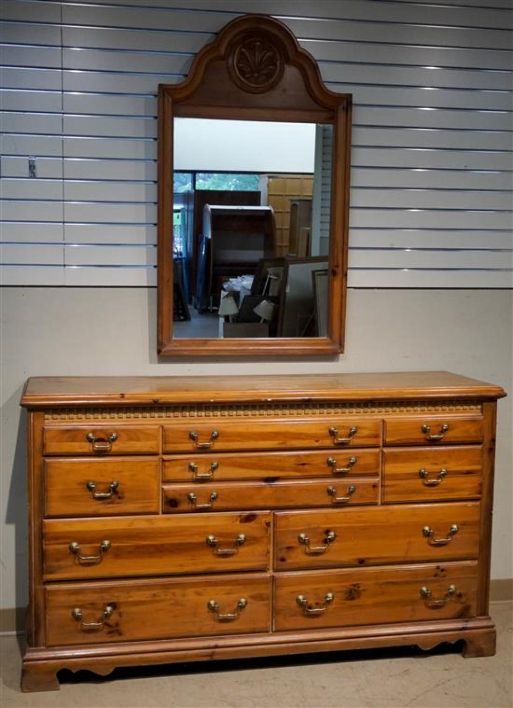 CHIPPENDALE STYLE PINE DRESSER 31f880