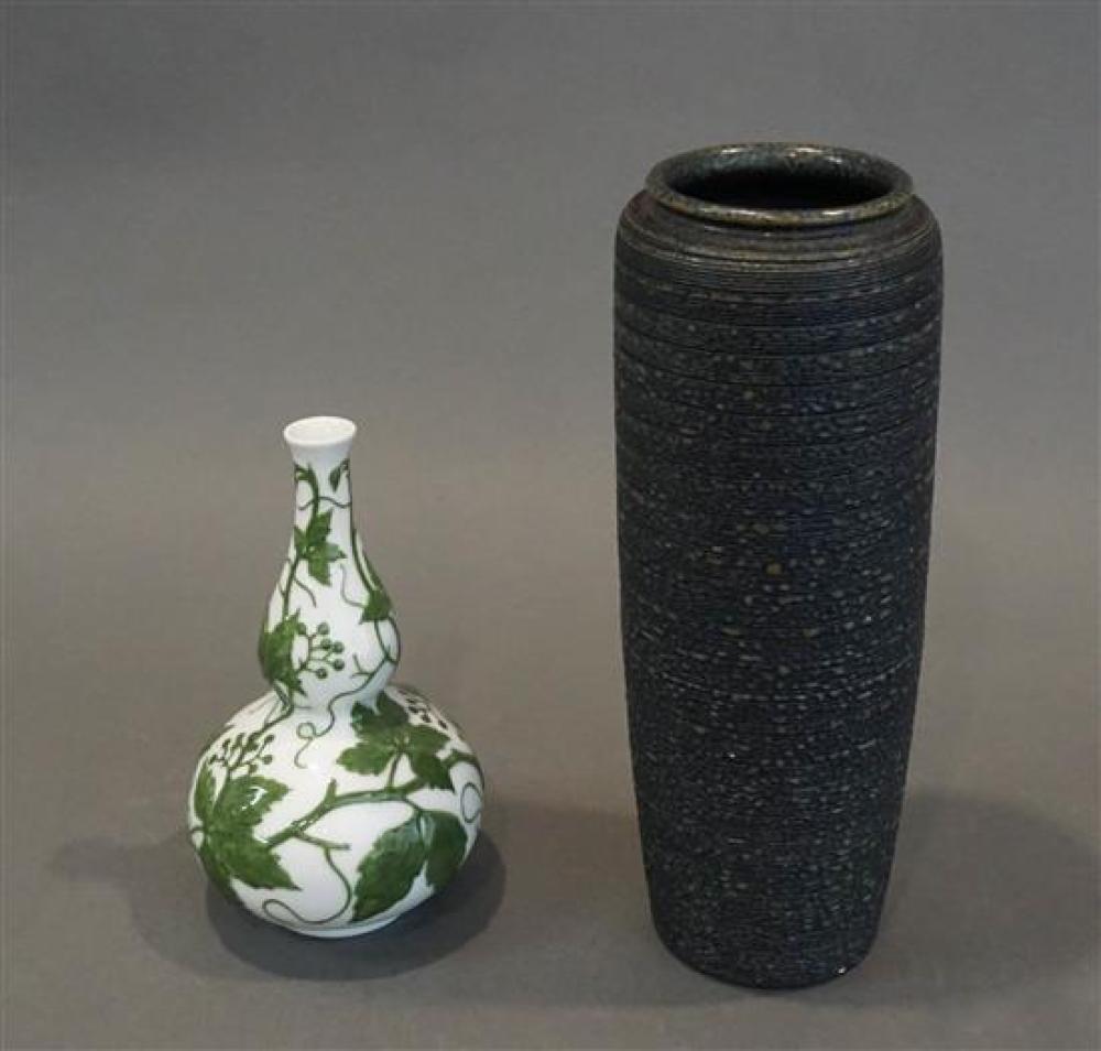 MID-CENTURY MODERN GLAZED POTTERY CYLINDRICAL