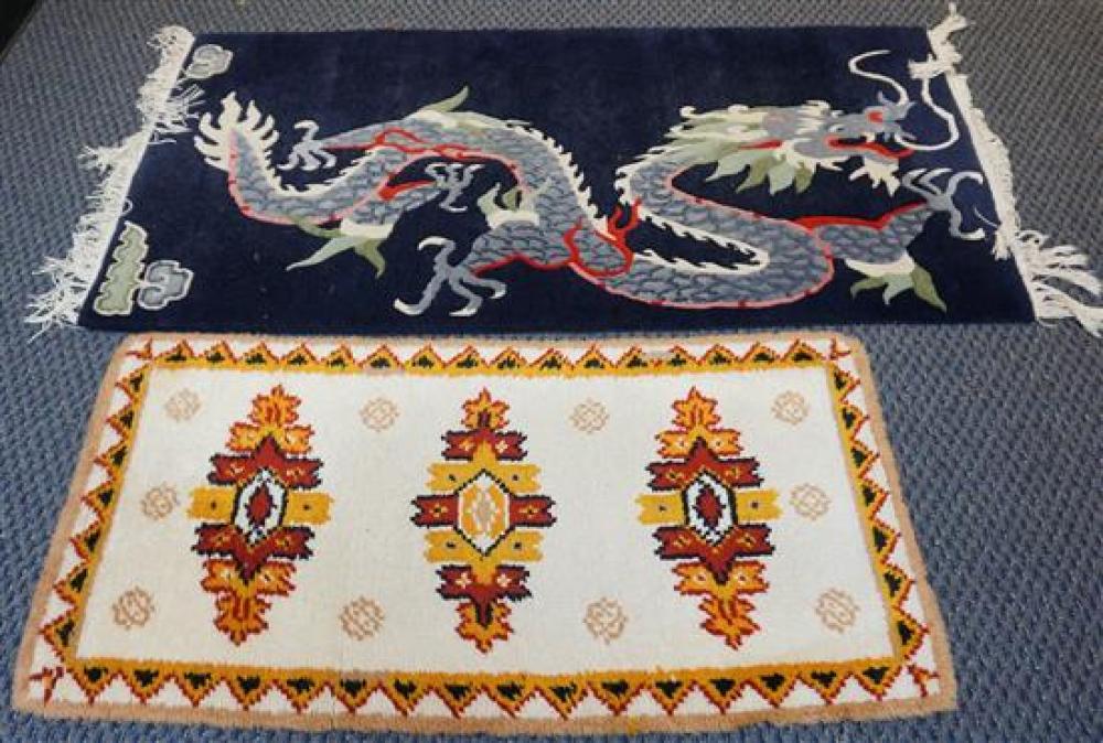 CHINESE DESIGN RUG AND A HOOK DESIGN 31fa79
