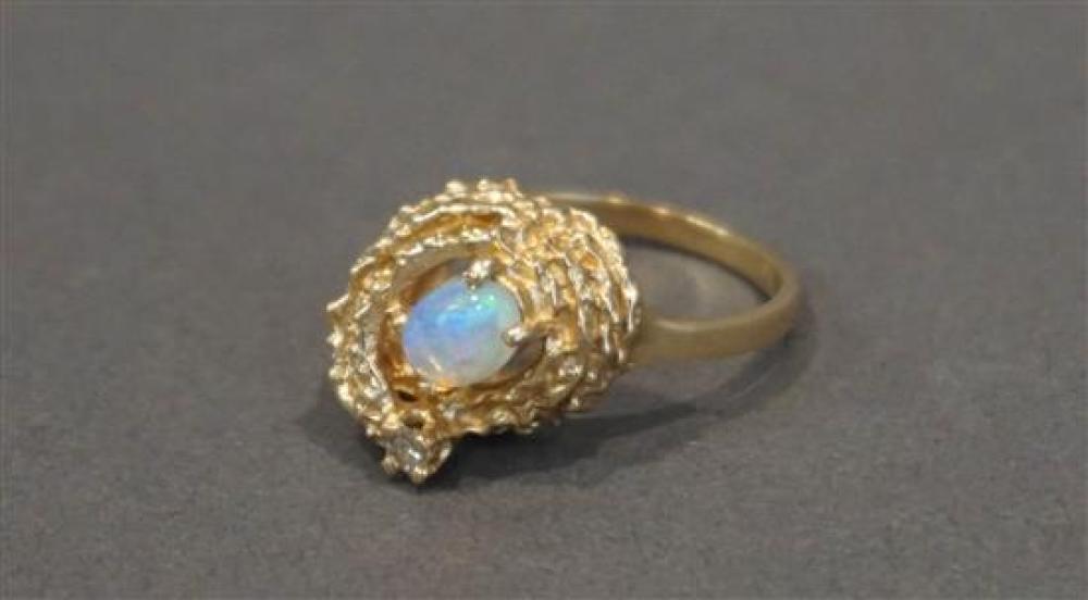 14 KARAT YELLOW GOLD OPAL RING  31fb00