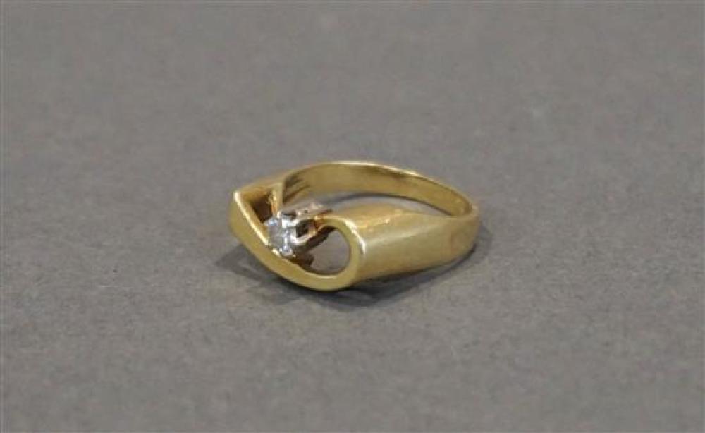 18 KARAT YELLOW GOLD DIAMOND RING  31fb01