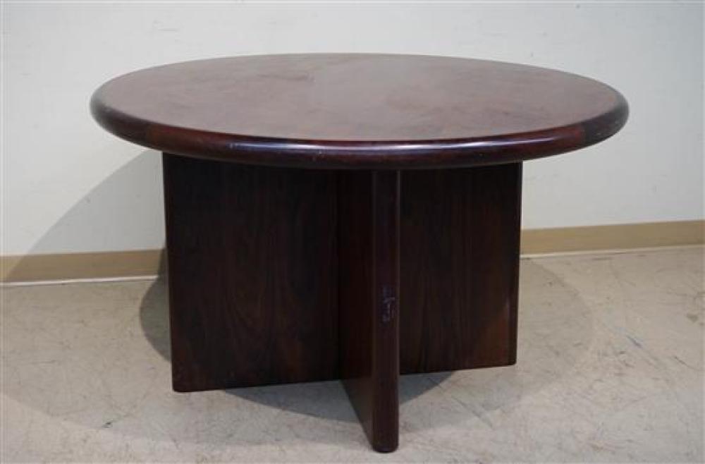 DYRLUND ROSEWOOD ROUND TABLEDyrlund