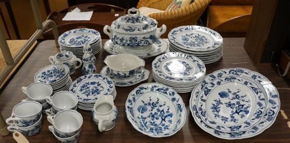 BLUE DANUBE BLUE ONION 55-PIECE PORCELAIN