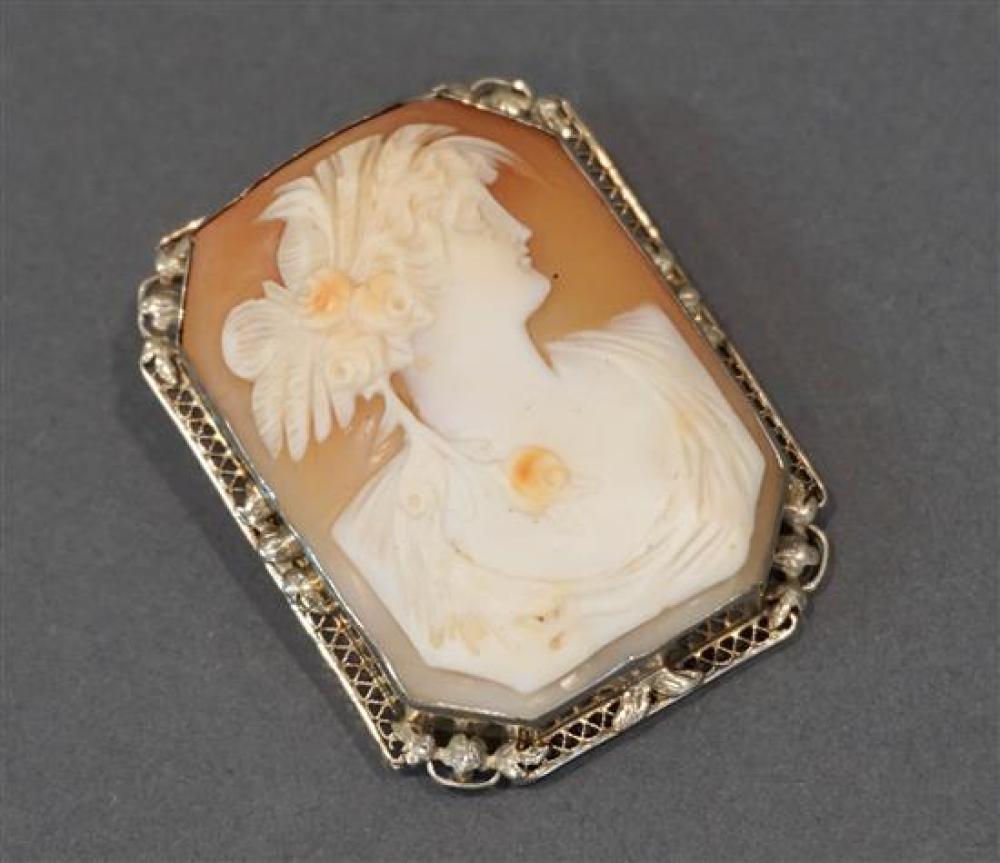 14 KARAT WHITE GOLD AND SHELL CAMEO 31fe0b