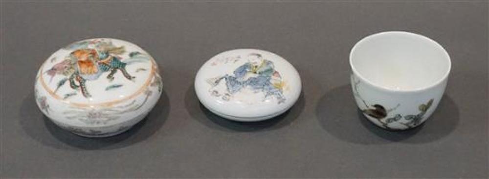 TWO CHINESE PORCELAIN WAX BOXES 31fe2f