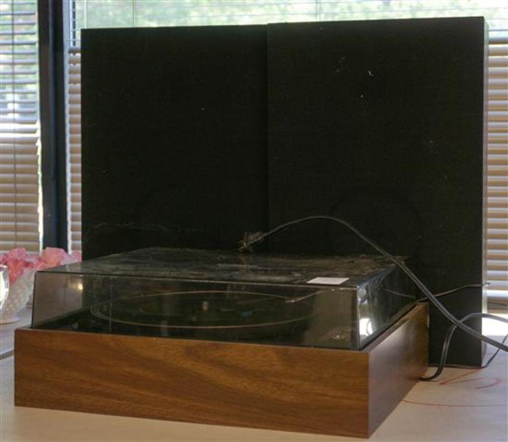DEJAY TURNTABLE WITH A PAIR OF 31fe42