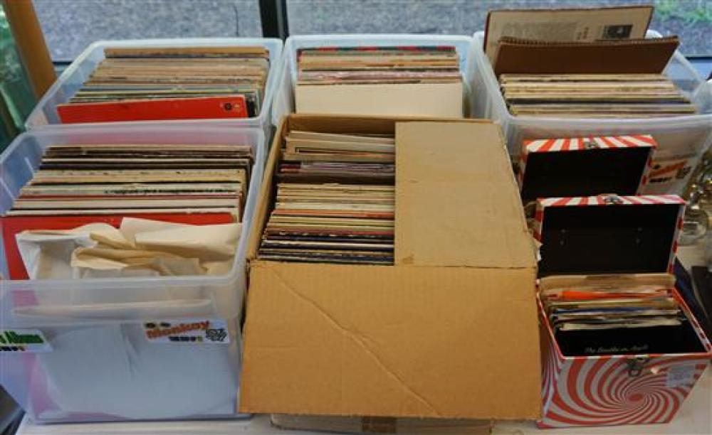 COLLECTION WITH CDS AND 45RPM RECORDSCollection