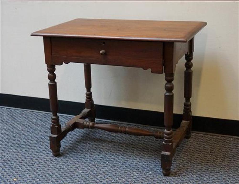 EARLY AMERICAN WALNUT TAVERN TABLEEarly 31fecc