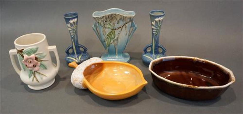 FIVE AMERICAN POTTERY TABLE ARTICLES,