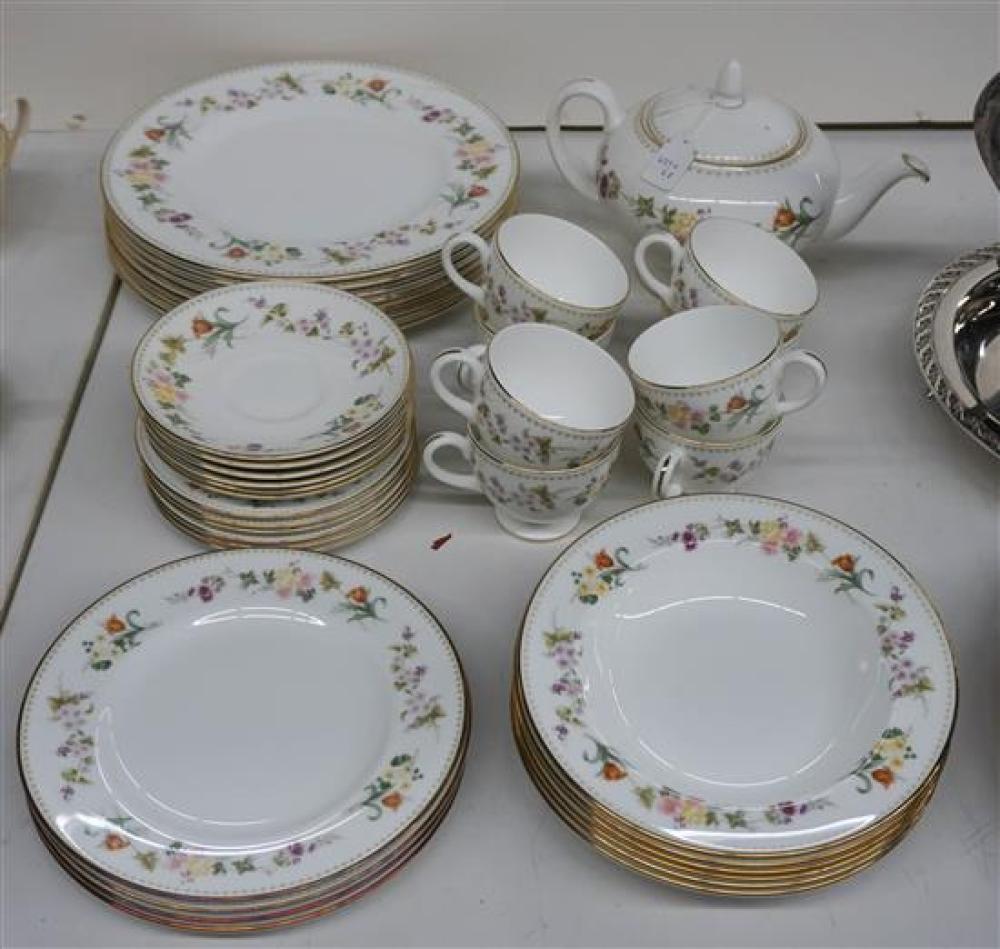 WEDGWOOD 'MIRABELLE' 39-PIECE PORCELAIN