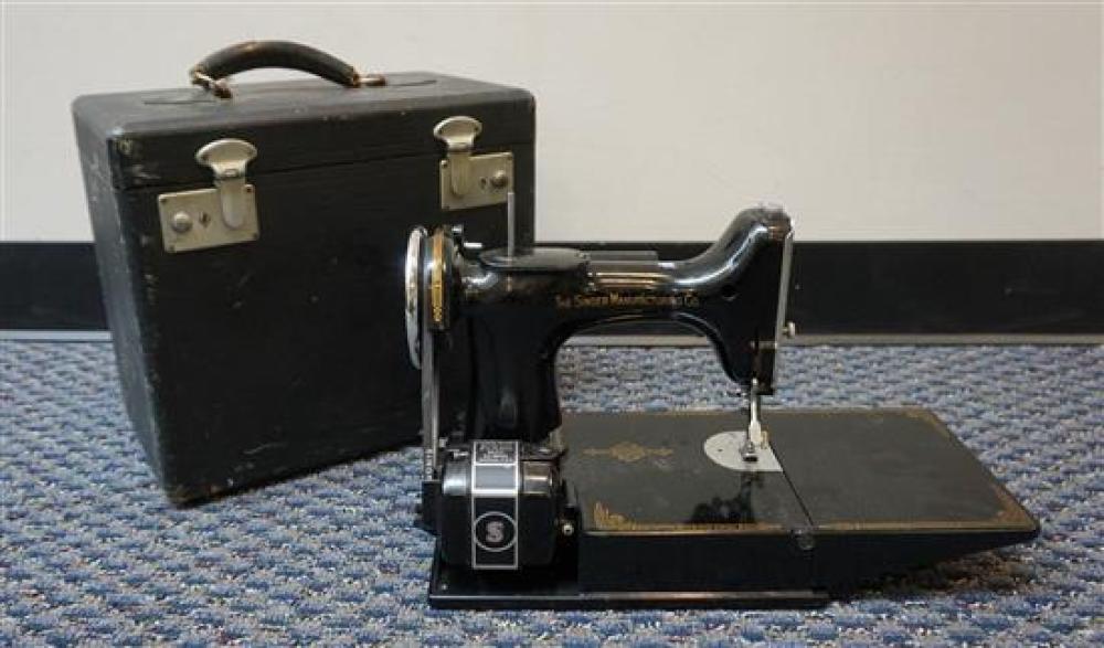SINGER SEWING MACHINE IN CASESinger 31ffcd