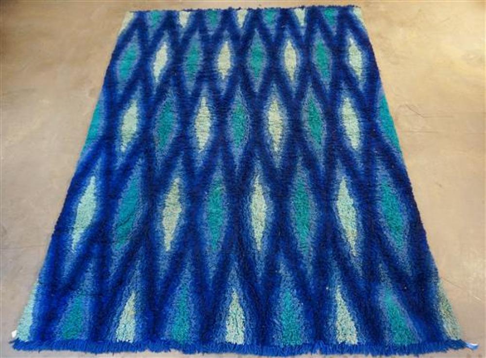 MID CENTURY SHAG CARPET 11 FT 320068