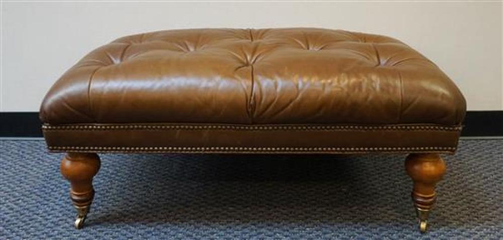 BROWN LEATHER UPHOLSTERED BENCHBrown