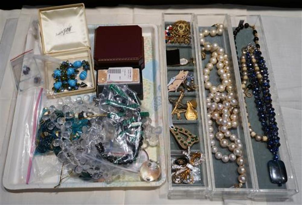 GROUP OF ASSORTED COSTUME JEWELRYGroup 3200cf