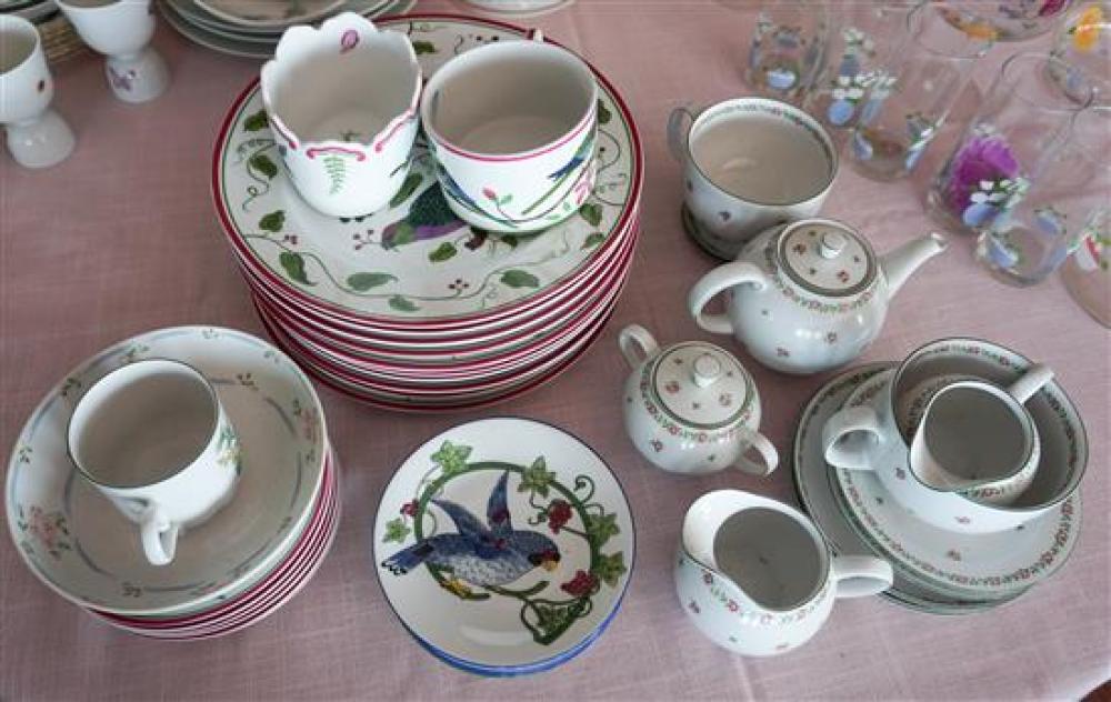 ASSEMBLED PORCELAIN DINNER SERVICEAssembled 32018d