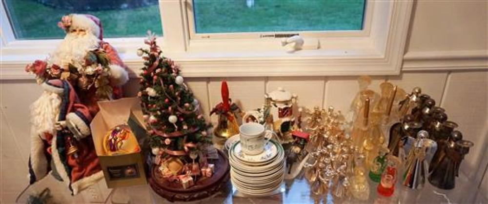 GROUP OF ASSORTED CHRISTMAS DECORATIONS,