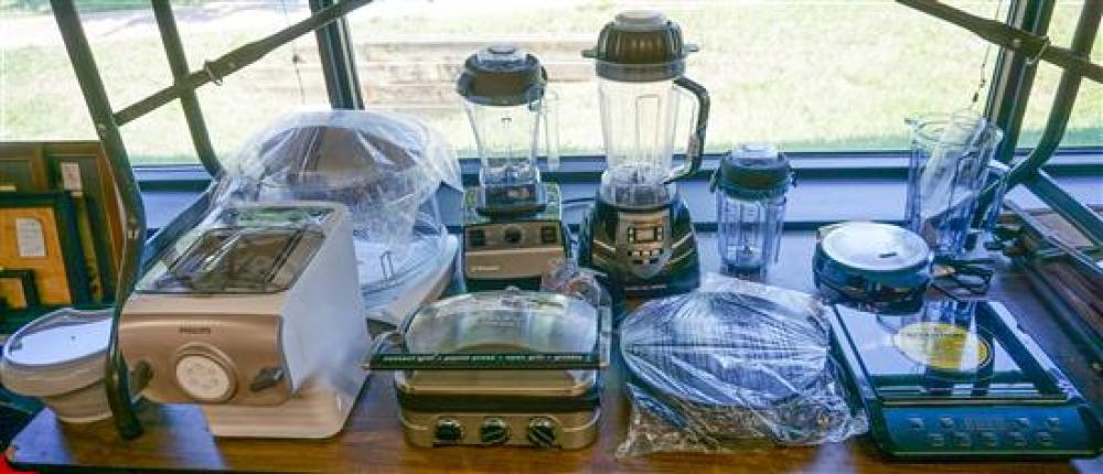 GROUP OF ASSORTED ELECTRIC KITCHEN