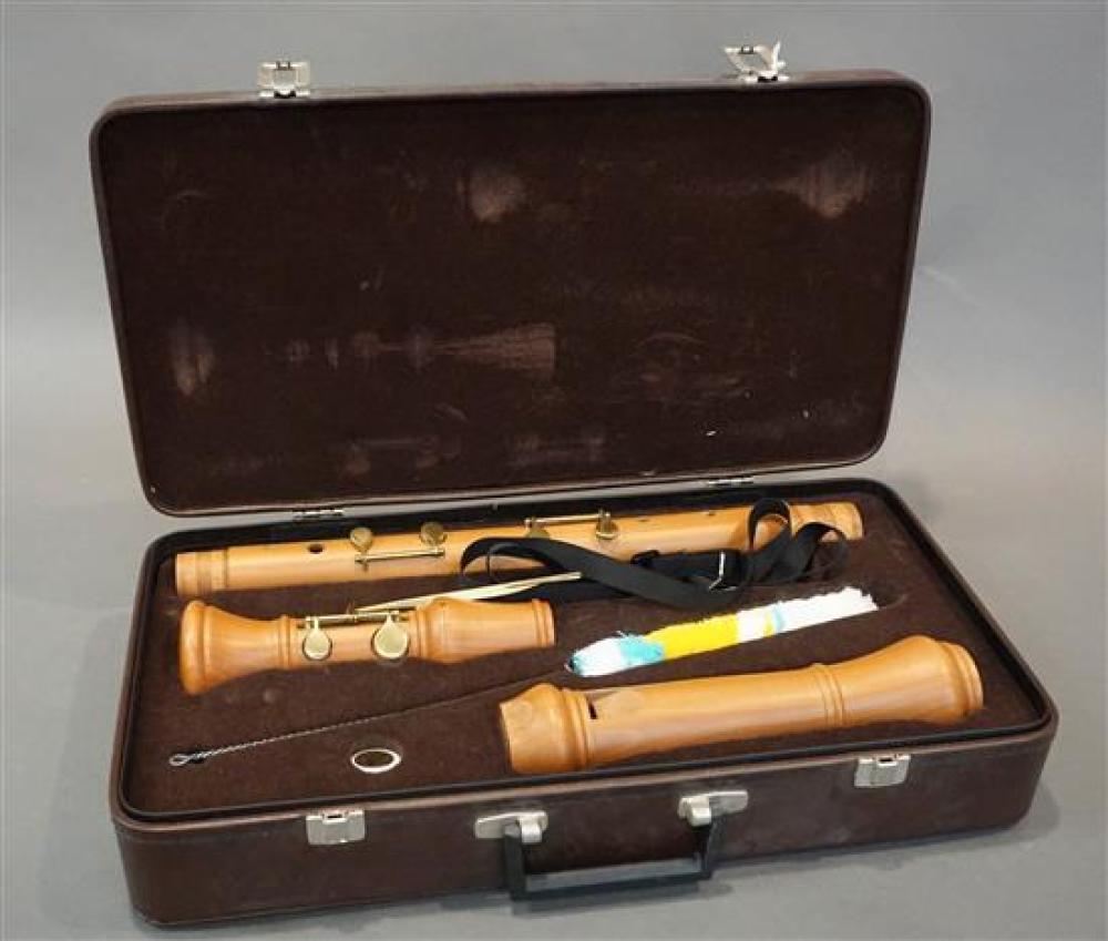 ROESSLER FRUITWOOD RECORDER WITH 320363