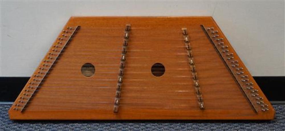 DUSTY STRINGS MAHOGANY HAMMERED DULCIMERDusty