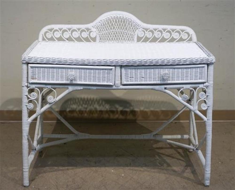 MODERN VICTORIAN STYLE WHITE PAINTED 32049e