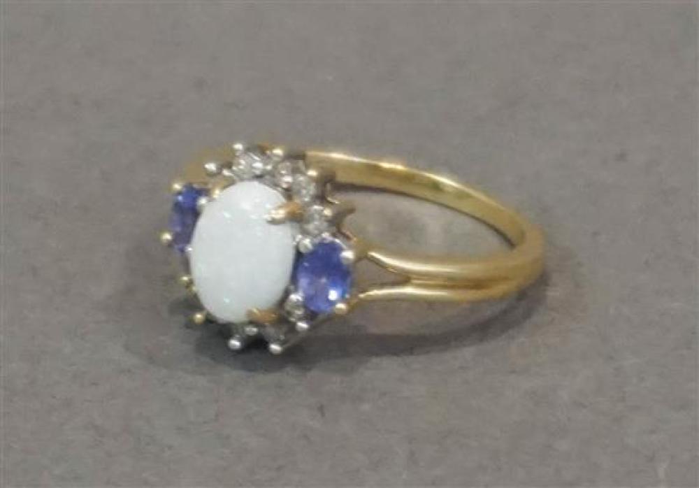 14 KARAT YELLOW GOLD WHITE OPAL  3204b5