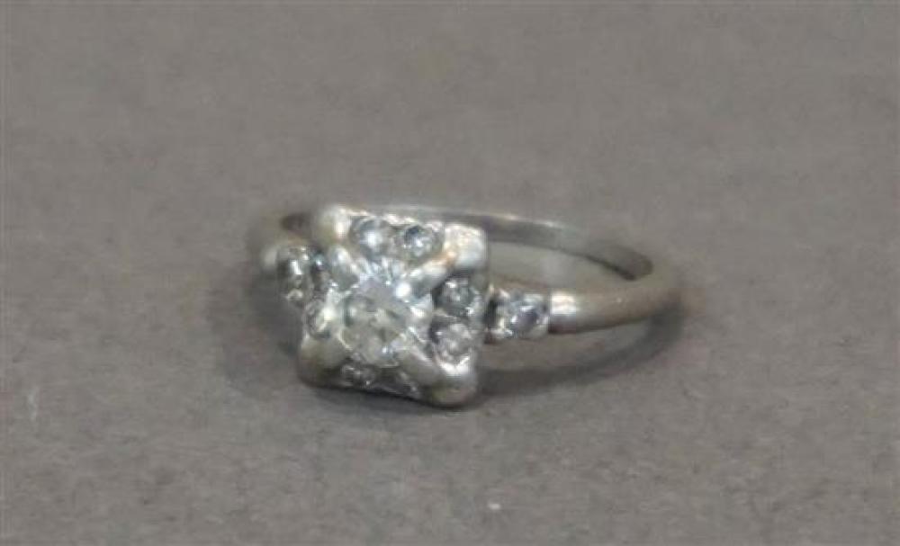 PLATINUM AND DIAMOND RING APPROXIMATELY 3204be