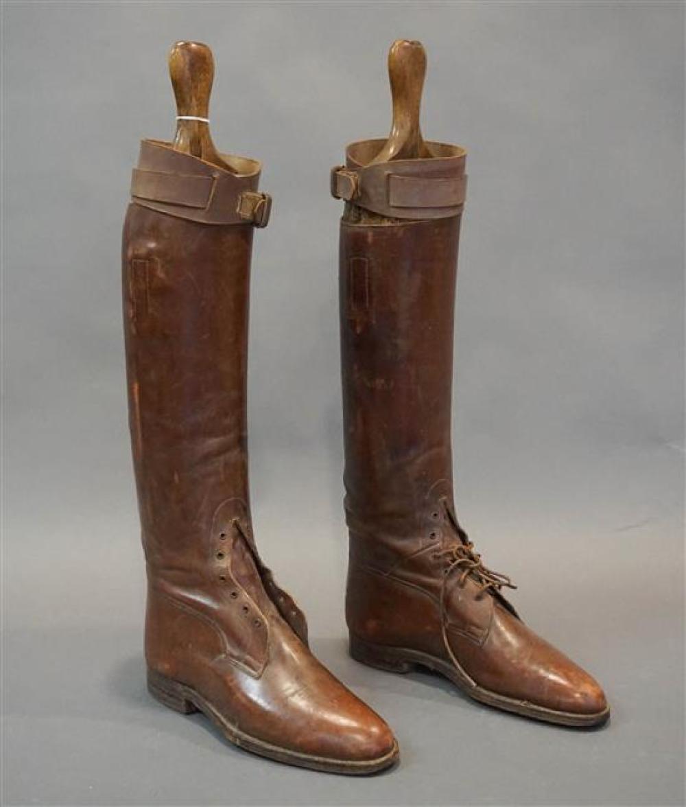 PAIR OF BROWN LEATHER RIDING BOOTSPair 3204eb