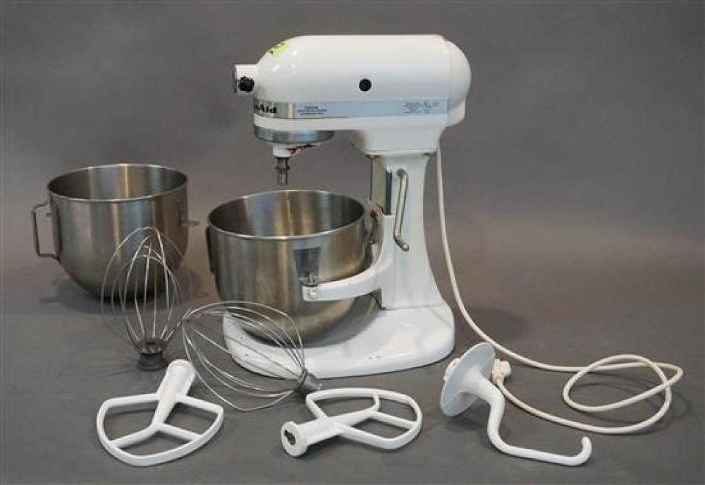 KITCHENAID MIXER WITH ATTACHMENTSKitchenAid