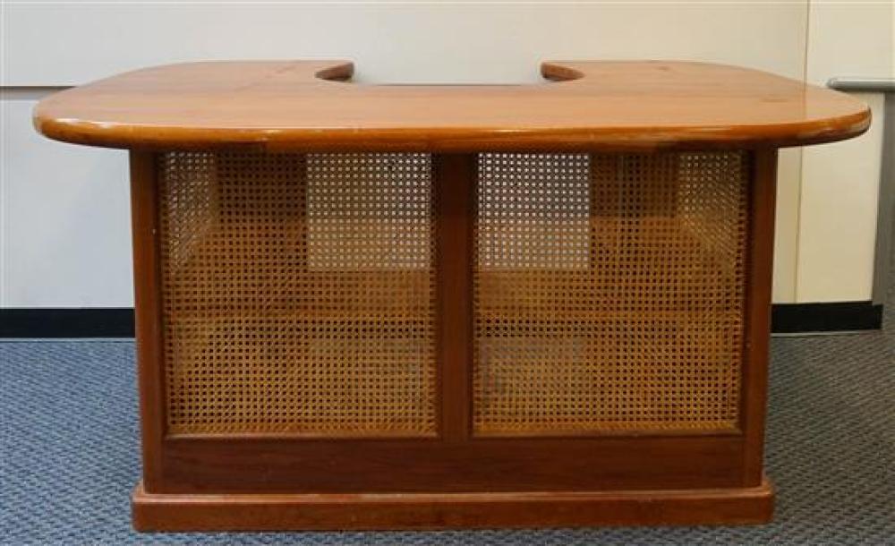 MID CENTURY MODERN PINE AND CANED 320521