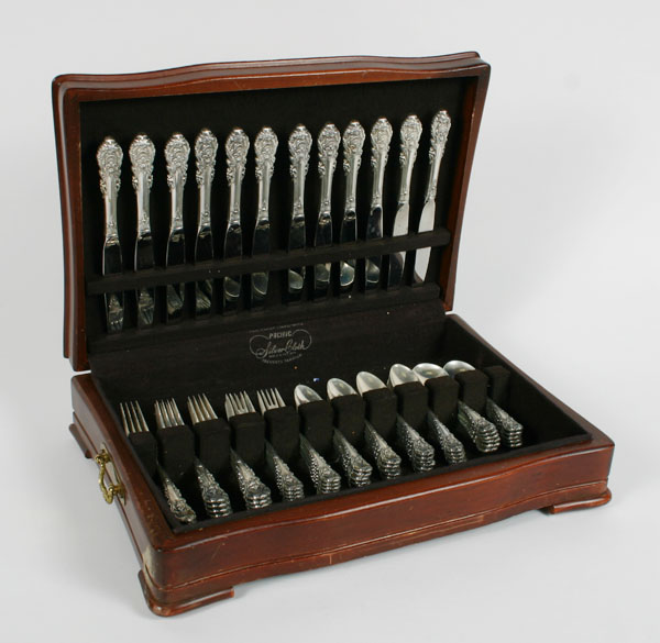 Wallace sterling flatware in the 5009f