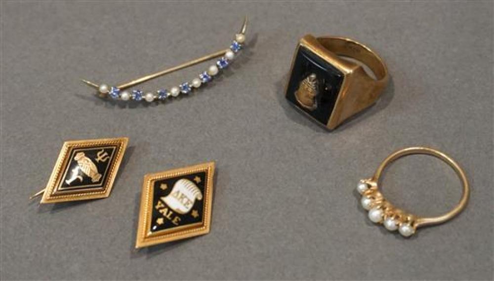 FIVE PIECES OF 10-KARAT GOLD JEWELRY,