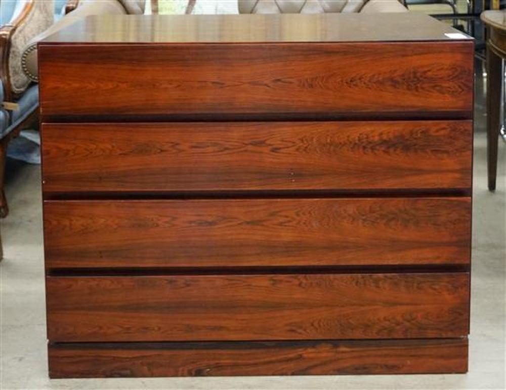 VATNE MøBLER ROSEWOOD FINISH CHEST