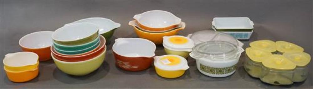 COLLECTION OF PYREX COOKING ARTICLESCollection 320731