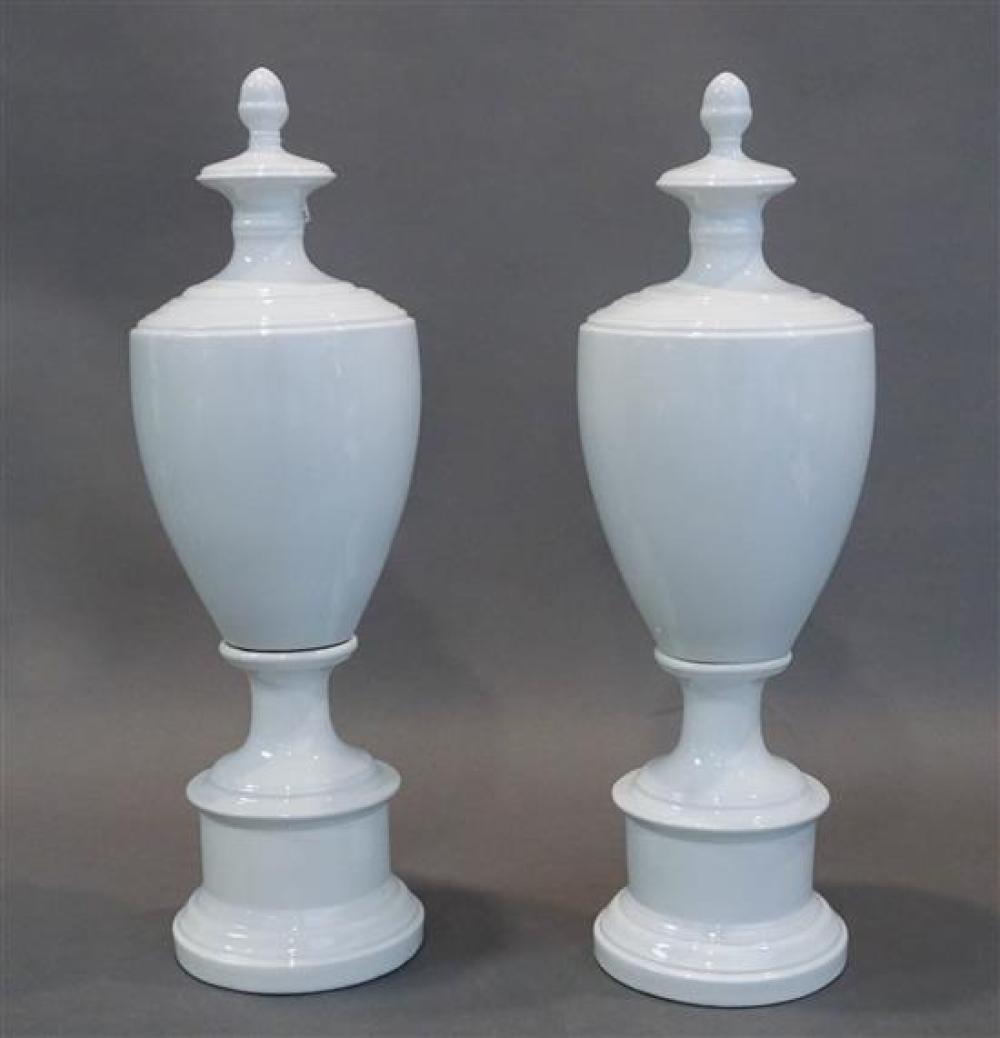 PAIR OF WILLIAMS SONOMA WHITE GLAZED 3207d3