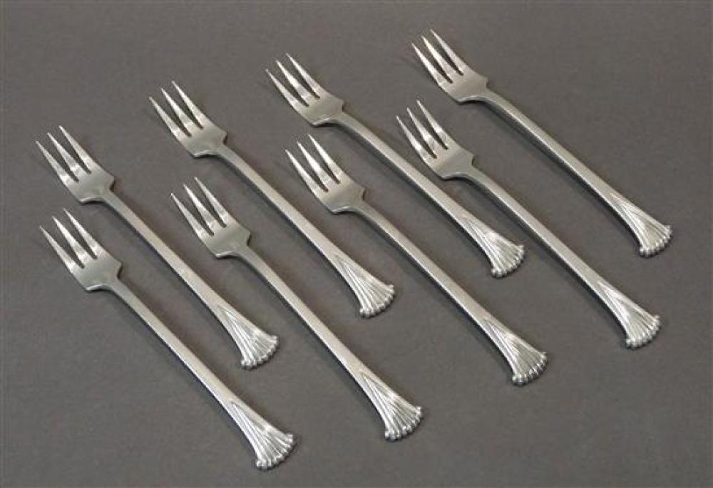 EIGHT TUTTLE STERLING SEAFOOD FORKS  32085c