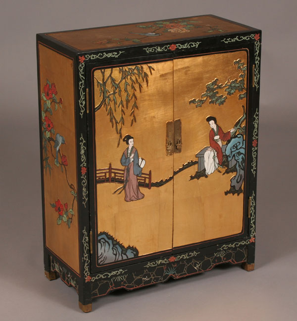 Oriental lacquered cabinet embossed 500e0