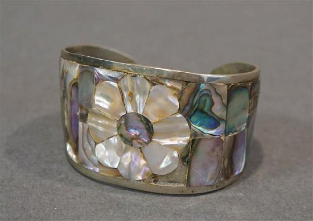 ALPACA ABALONE SHELL CUFF BRACELETAlpaca 3209a0