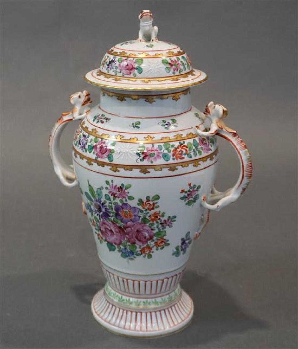 CHINESE EXPORT TYPE COVERED URN 3209d2