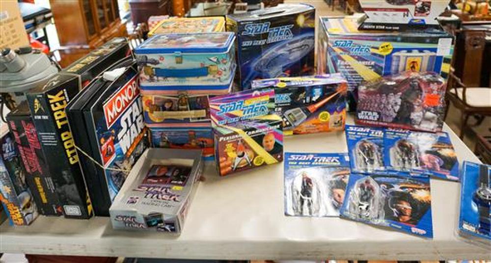 GROUP OF STAR WARS AND STAR TREK TOYS,